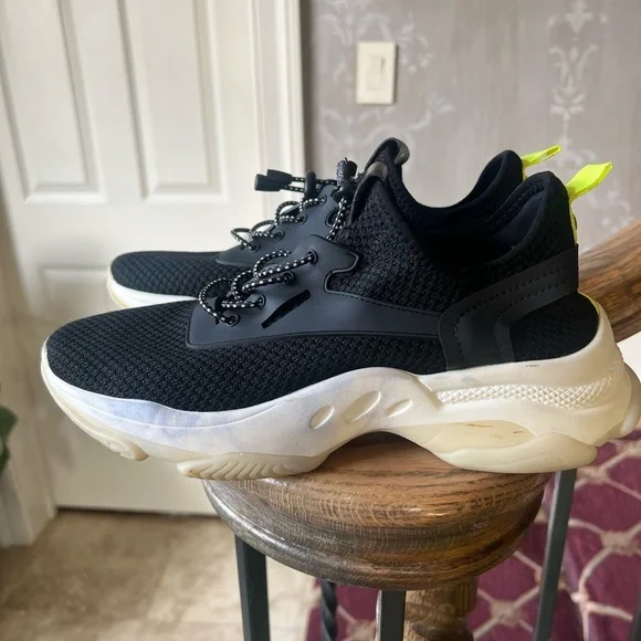 Steve Madden NY 90 black slip on sneaker very good condition size 10 women’s - Picture 9 of 14